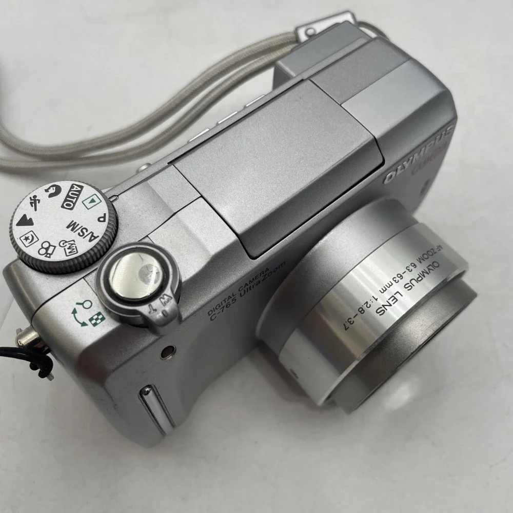 Olympus CAMEDIA C-765 Ultra Zoom 4.0MP Digital Camera W/Battery & CD Card+Case